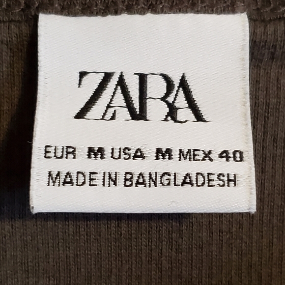 ZARA  sz med grey long sleeve . Mens vneck 3 button. - Picture 3 of 4